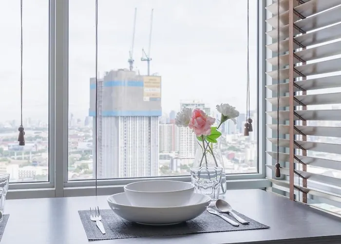Apartment Downtown Spacious Luxury Bkk- 5 Mins Bts!